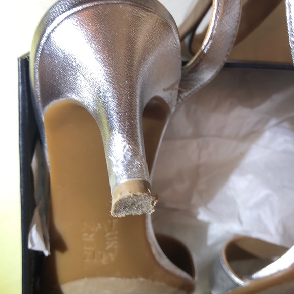 Natralizer Trinda Silver leather, heal approx 2” - Picture 5 of 10